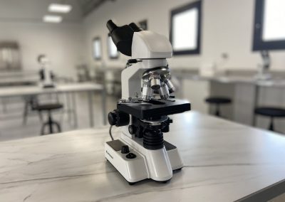 Aula laboratorio microscopio